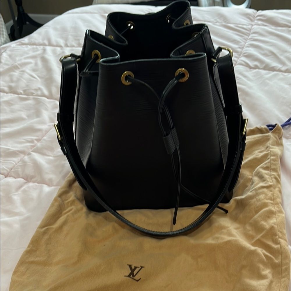 Louis Vuitton Black Epi Leather Noé Bucket Shoulder Bag with Gold Hardware